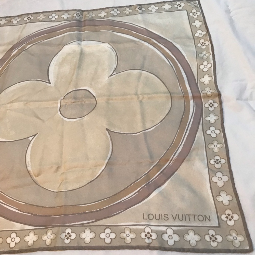 Louis  Vuitton Scarf